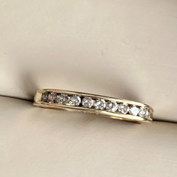 Elegant 10K Yellow Gold "I Love You" Chanel Diamond Band (0.40-0.50 CT) – Size 6 - Picture 13 of 17